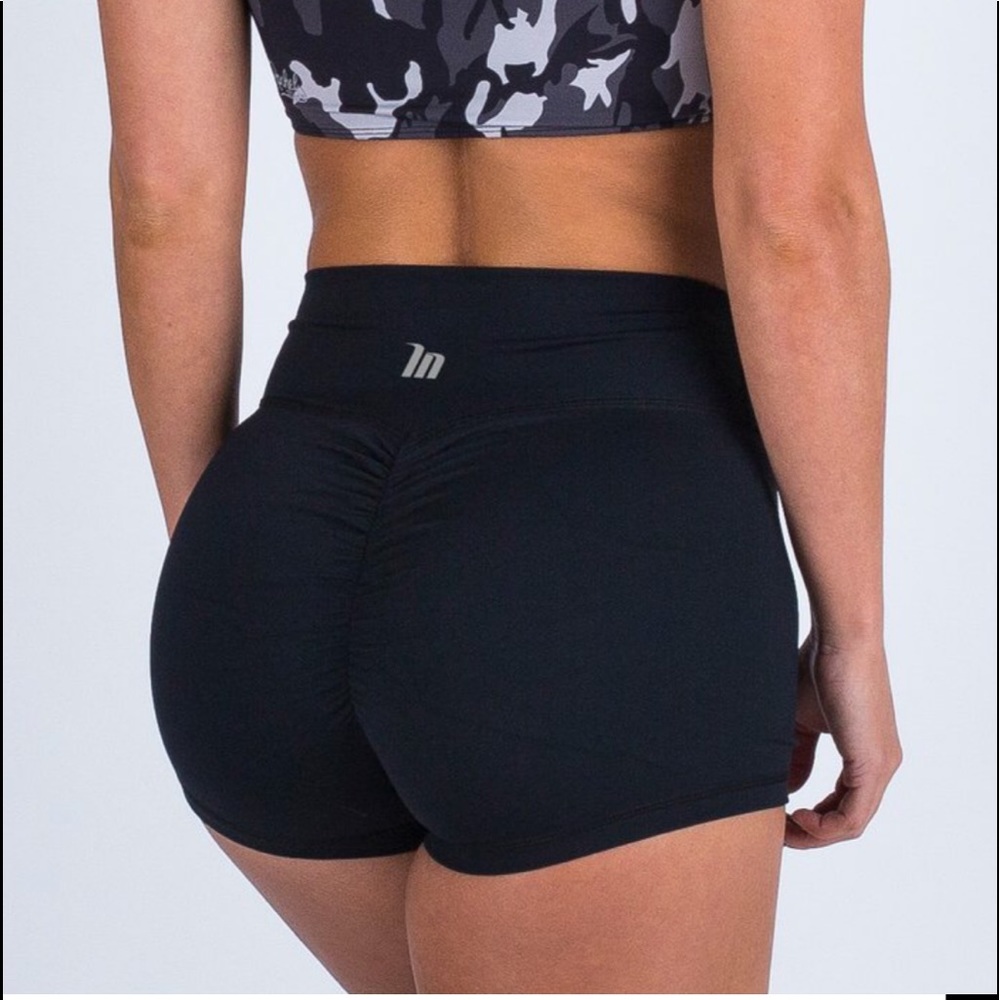 High waist scrunch shorts